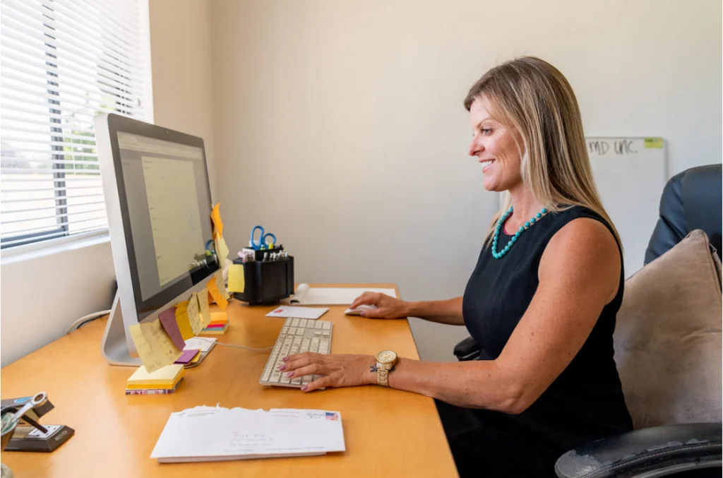 Woman Pro smiling at while on desktop